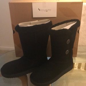 Kookaburra by UGG black boots